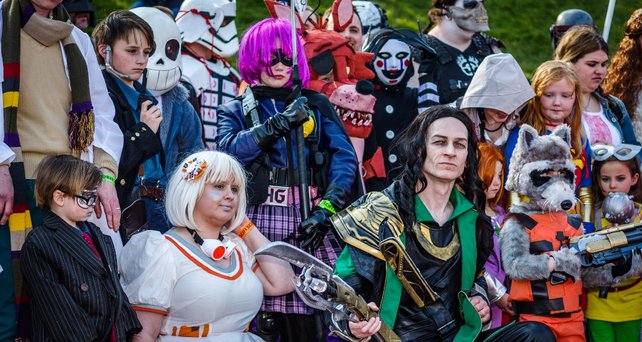 Dieses Sailor Moon Cosplay Sprengt Die Geschlechterrollen Panorama