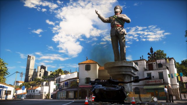 Noch steht die Statue von General di Ravello. Ihr sollt den Burschen zu Fall bringen!