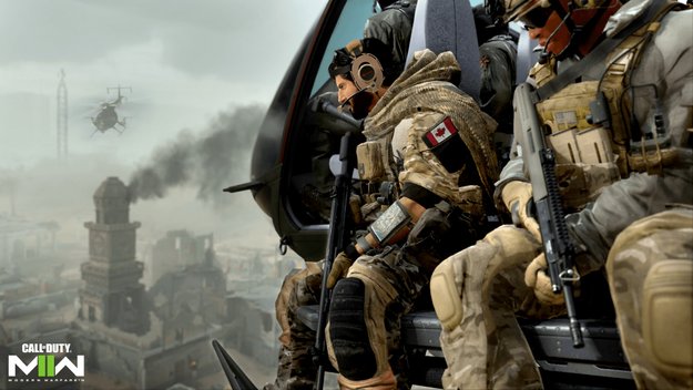 Wir verraten euch, wie ihr in Warzone 2 euer eigenes Loadout bekommt. (Bildquelle: Activision)