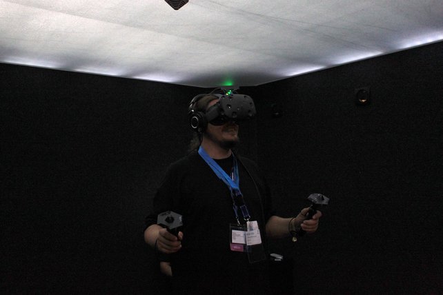 Onkel Jo mit HTC Vive - ein beeindruckendes 3D-Erlebnis.