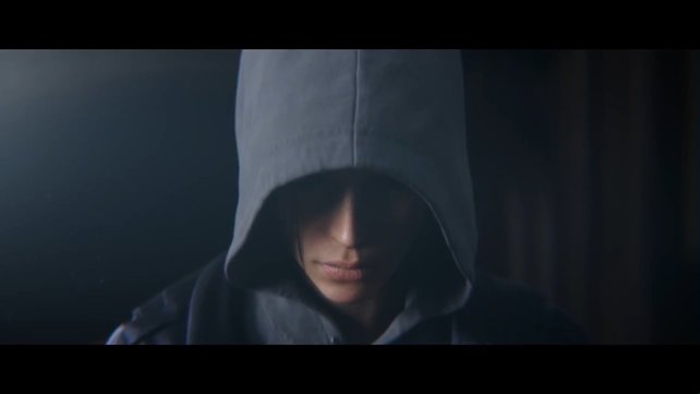 Eingeschüchtert, traumatisiert, verwundet: Lara Croft zieht ihre Kapuze tief ins Gesicht, während sie beim Psychologen ist.