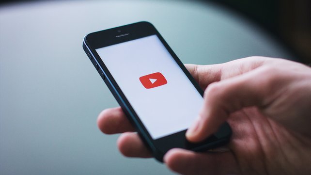 YouTube hat neue Pläne. Und greift dafür in Inhalte von Kanälen ein. (Bildquelle: freestocks.org von Pexels.)
