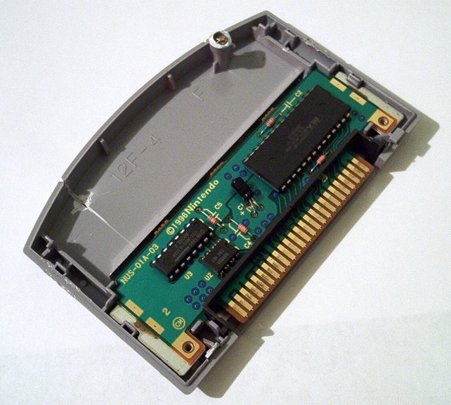 Die N64-Module haben technisch nichts gemein mit den CD-ROMs der Playstation.