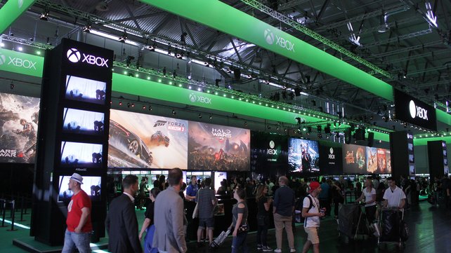 Schon von weitem ist das leuchtende Grün des Xbox-Imperiums sichtbar.