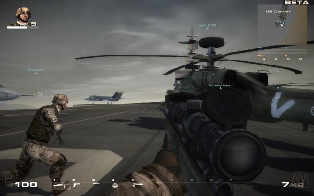 Hubschrauber, Flugzeuge - alles dabei, was es für einen anständigen Krieg braucht.