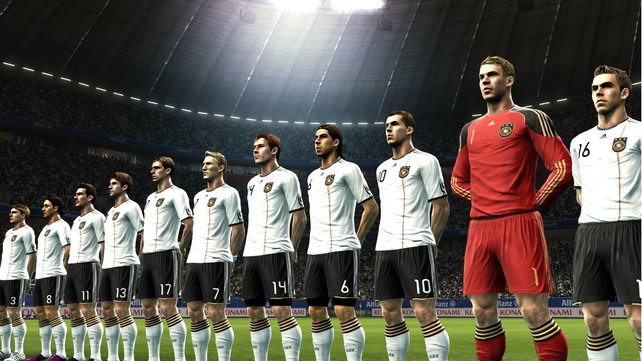 Die offiziell lizenzierte deutsche Mannschaft läuft ins Stadion ein.