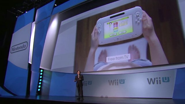 Stolz präsentiert der Nintendo-Chef Iwata die neue Hardware.
