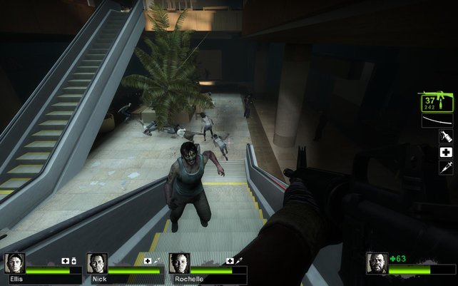 Schnetzelt euch mit bis zu vier Spielern durch die Zombie-Horden von Left 4 Dead 2.