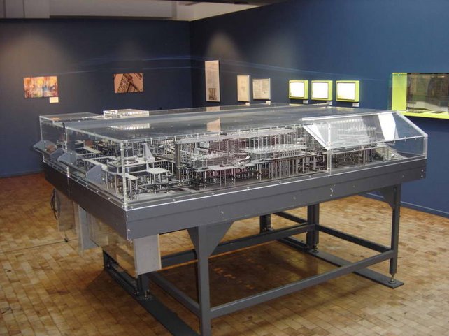 Der Z1 von Konrad Zuse - der erste Computer der Welt. Bild: Nachbau, da der echte Z1 im Krieg zerstört wurde.
