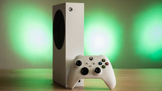 Es kommt nicht immer auf die Größe an: Die Xbox Series S dürfte gerade aufgrund ihrer Kompaktheit für viele Konsolenspieler eine valide Alternative sein.